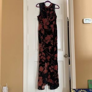 This is a beautiful salmon pink and black velvet size 10 dress!!